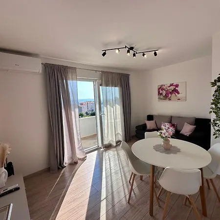 Josipa Apartment *